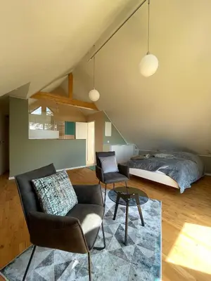 Ein Sitzbereich in der Unterkunft Huus Bellevue