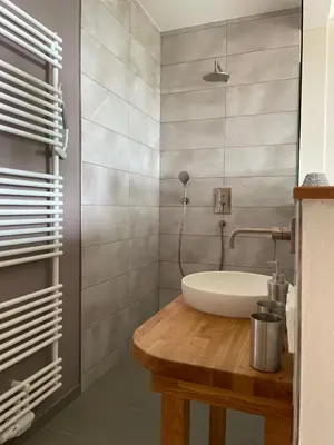Ein Badezimmer in der Unterkunft Huus Bellevue