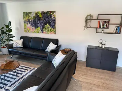 Ein Sitzbereich in der Unterkunft Ferienwohnung Weingut Sturm