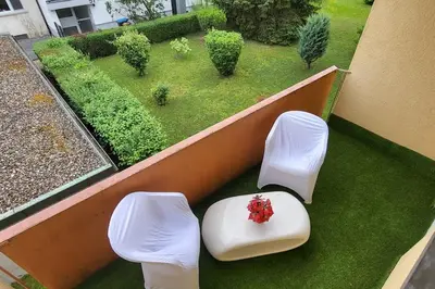 Ein Garten an der Unterkunft Gemütliches Loft 150 m von SLK klinikum Böckingen