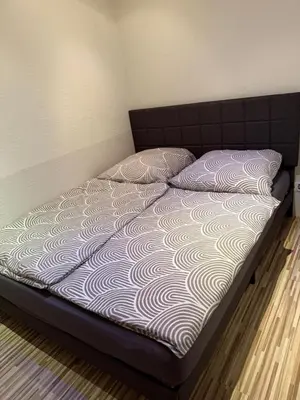 Ein Bett oder Betten in einem Zimmer der Unterkunft Neu renovierte Ferienwohnung mit Terrasse & schnellem WLAN im Odenwald