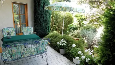 Ein Garten an der Unterkunft Ferienwohnung Armitter