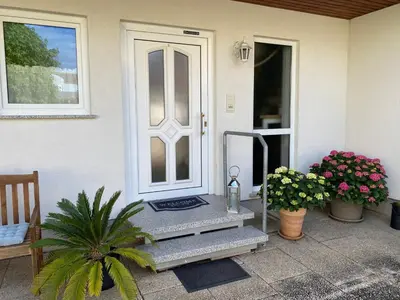 Ein Garten an der Unterkunft Ferienwohnung Orts-Idyll