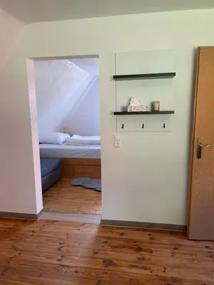 Ein Bett oder Betten in einem Zimmer der Unterkunft Kleine, aber feine Unterkunft mit direktem Waldzugang