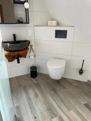 Ein Badezimmer in der Unterkunft Kleine, aber feine Unterkunft mit direktem Waldzugang
