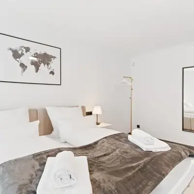 TOP Apartments - Stilvolle Wohnung mit Loggia im Stadtzentrum - Kingsize Bett - Smart TV - Netflix - 60qm - 24h Check-In