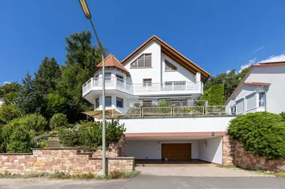 Das Gebäude in dem sich die Ferienwohnung befindet