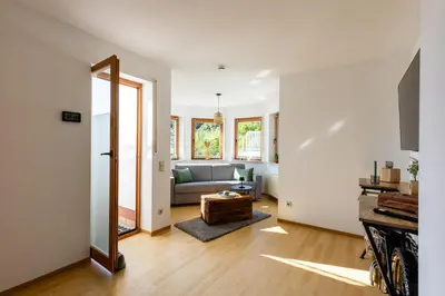 Ein Sitzbereich in der Unterkunft Hambach Waldschlössl