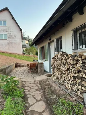 Das Gebäude in dem sich das Ferienhaus befindet