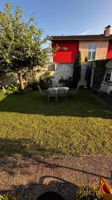 Ein Garten an der Unterkunft Haus Gudrun