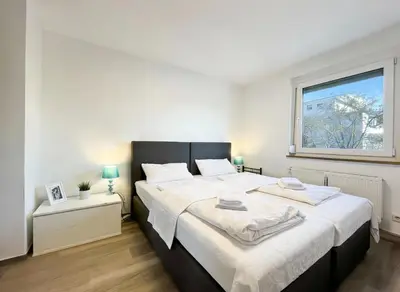 Ein Bett oder Betten in einem Zimmer der Unterkunft Parkplatz - Zentral - modern - 3-Zi 5x Pers