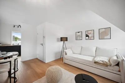 Ein Sitzbereich in der Unterkunft Malu Rooms - Top Lage, Kostenloser Parkplatz, Klima, Netflix, 24h Checkin