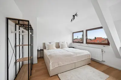 Ein Bett oder Betten in einem Zimmer der Unterkunft Malu Rooms - Top Lage, Kostenloser Parkplatz, Klima, Netflix, 24h Checkin