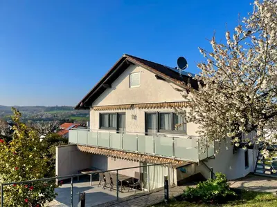 Ein Balkon oder eine Terrasse in der Unterkunft Panoramablick Ferien- und Monteurwohnung OG