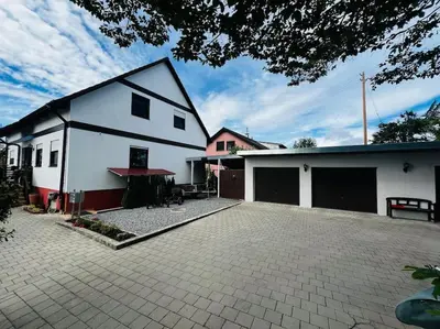 Das Gebäude in dem sich die Ferienwohnung befindet