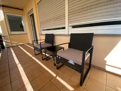 Ein Balkon oder eine Terrasse in der Unterkunft Sunny Suite mit Balkon - Küche - Bad