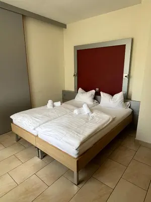 Ein Bett oder Betten in einem Zimmer der Unterkunft Hotel Pfälzer Hof