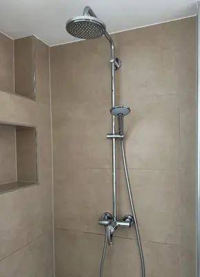 Ein Badezimmer in der Unterkunft 3 Zimmer-Küche-Bad Wohnung im Dachgeschoß eines kernsanierten 3 Familienhauses