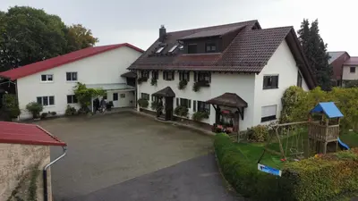 Das Gebäude in dem sich die Ferienwohnung befindet