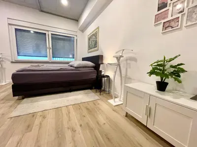 Ein Bett oder Betten in einem Zimmer der Unterkunft Goldstadt White Suite - City Apartament Schlössle Pforzheim