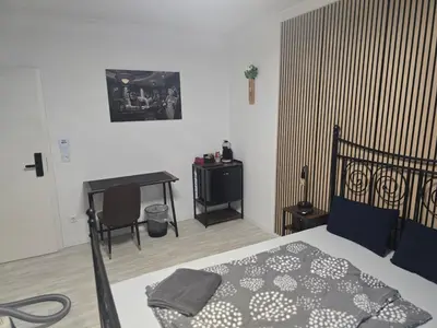 Ein Bett oder Betten in einem Zimmer der Unterkunft Zimmer mit privatem Badezimmer