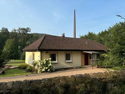 Das Gebäude in dem sich das Ferienhaus befindet