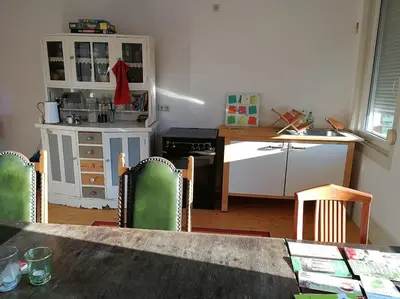 Küche/Küchenzeile in der Unterkunft Ferienwohnung am Nibelungensteig unter der Burg