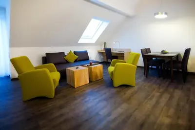 Ein Sitzbereich in der Unterkunft Boardinghouse Rülzheim