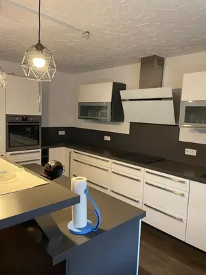 Küche/Küchenzeile in der Unterkunft Moderne Erdgeschosswohnung