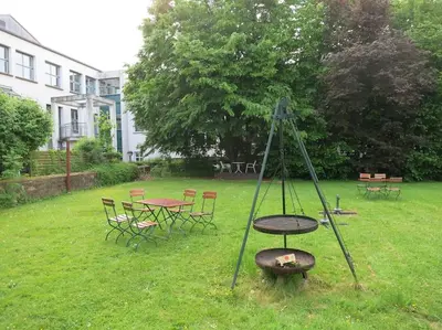 Ein Garten an der Unterkunft Obere Stadtwohnung rechts