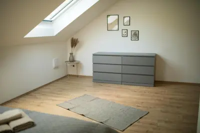 Ein Sitzbereich in der Unterkunft HUGOS Design House am Waldrand - ruhig & modern