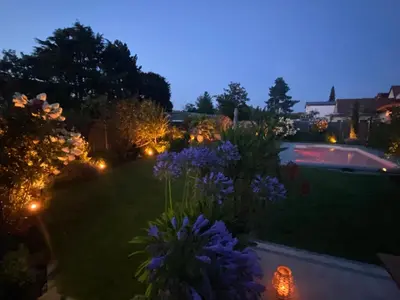 Ein Garten an der Unterkunft Neues Ferienappartment PfalzHerz