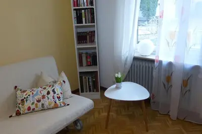 Ein Sitzbereich in der Unterkunft Ferienwohnung Dahner-Felsenland
