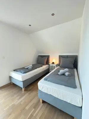 Ein Bett oder Betten in einem Zimmer der Unterkunft Neu! Exclusives City-Apartment - Fußbodenheizung, Regendusche, Waschmaschine
