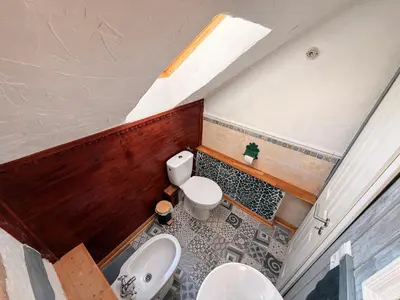 Ein Badezimmer in der Unterkunft Stilvolles City Haus mit 2 Bädern & Parkplatz, 75 qm Innenstadt