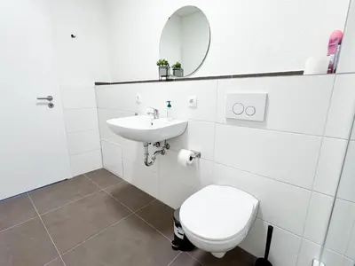 Ein Badezimmer in der Unterkunft modern living studios Karlsbad