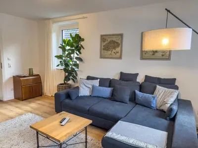 Ein Sitzbereich in der Unterkunft Vyne Apartments - Ganzes Haus mit privatem Hof & Stellplatz - Großes Wohnzimmer