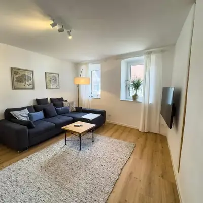 Vyne Apartments - Ganzes Haus mit privatem Hof & Stellplatz - Großes Wohnzimmer