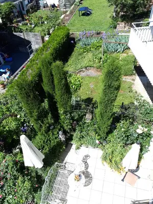 Ein Garten an der Unterkunft Residenz am Berg