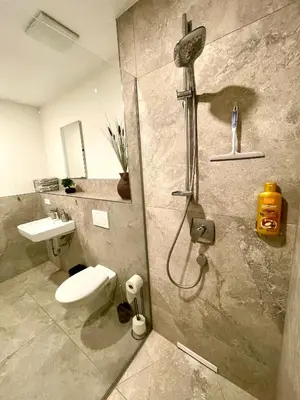 Ein Badezimmer in der Unterkunft Goldstadt Grand Suite- City Apartment Zentrum Pforzheim