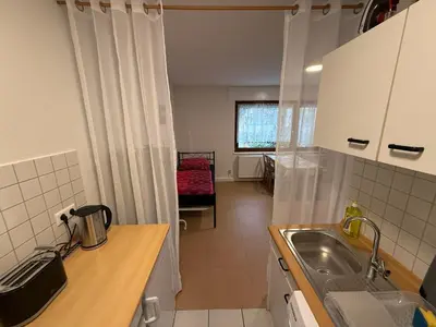 Küche/Küchenzeile in der Unterkunft Nice and quiet studio apartment in a central location