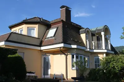 Das Gebäude in dem sich die Ferienwohnung befindet