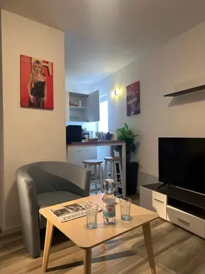 TV/Unterhaltungsangebot in der Unterkunft Sabrina Penthaus mit einem Schlafzimmer