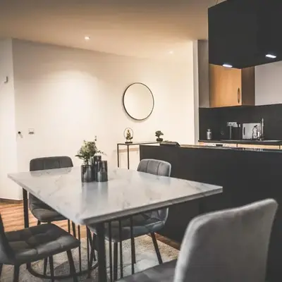 Moderne Ferienwohnung mit Kochinsel in Sinsheim Zentral ruhig und Netflix - Erstbezug WeHome Komfort
