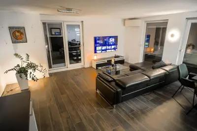 TV/Unterhaltungsangebot in der Unterkunft Luxury 口 Studio Knox PrimeTV 口 8min zum S-Hbf