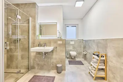 Ein Badezimmer in der Unterkunft Zentral und ruhig Netflix Balkon Parkplatz