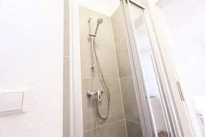 Ein Badezimmer in der Unterkunft Top Moderne 2 Zimmer Wohnung