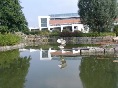 Blick auf einen Fluss in der Nähe des Hotels