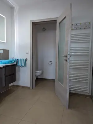 Ein Bett oder Betten in einem Zimmer der Unterkunft Schlosserei Weinlokal