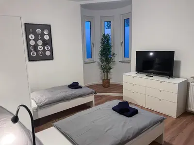 TV/Unterhaltungsangebot in der Unterkunft bookandstay24 Die-burg 4 Zimmerwohnung mit Küche und Balkon bei Darmstadt, Frankfurt, RheinMain Gebiet